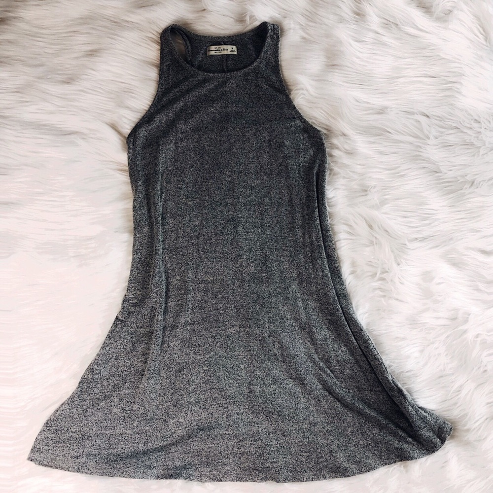 dress from Abercrombie & Fitch. 👼🏼